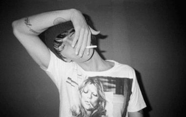 目前比较火的男士微信名--痛彻心扉的爱